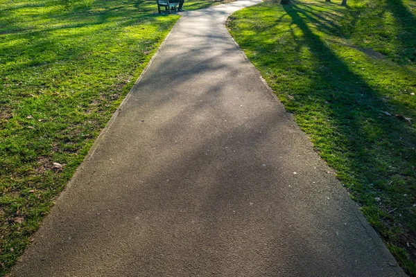 Walkway in the park — Stock Photo, Image