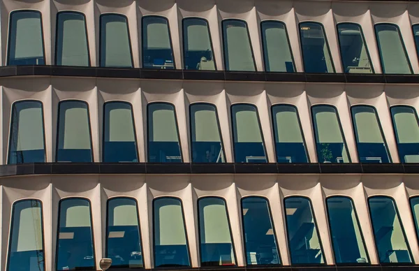 Janelas de vidro do edifício - Imagem — Fotografia de Stock