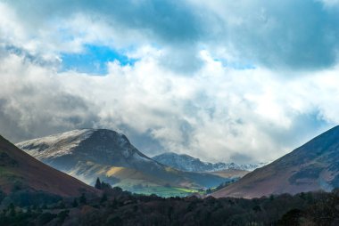 Bölgedeki güzel dağlar Lake District.