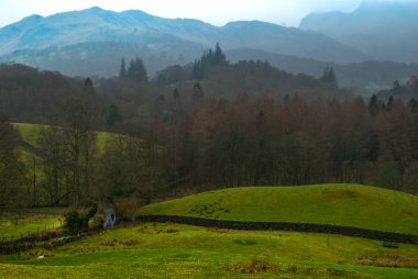 Bölgedeki güzel dağlar Lake District.
