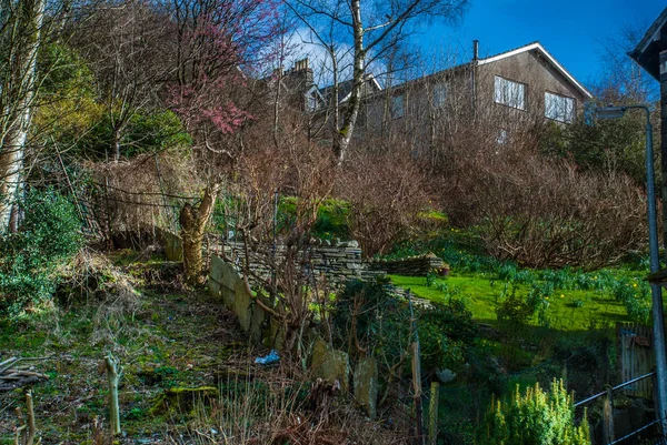 De trappen naar het dorp gelegen in de bergen. — Stockfoto