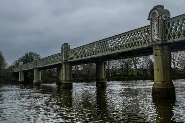 Kew Railway, Bridge (aka Strand-on-the-Green Bridge) nad RI — Zdjęcie stockowe