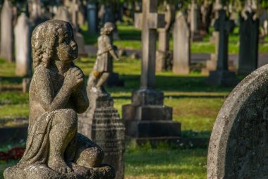 Çocuğun antik heykeli Tanrı'dan bereket istiyor..