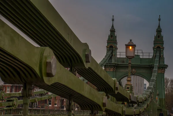 Stålkonstruktionen i Hammersmith-bron på västra sidan o — Stockfoto