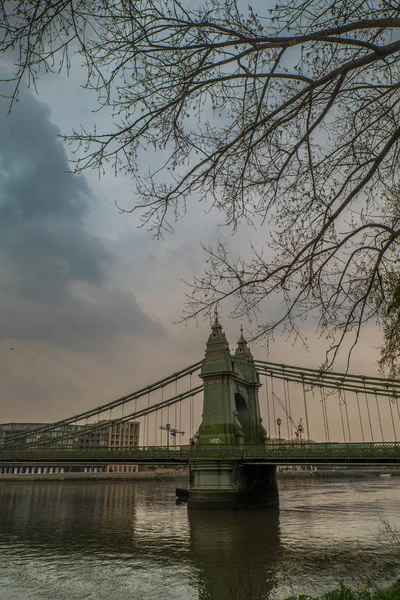 Most Hammersmith nad Tamizą w Londynie, Anglia — Zdjęcie stockowe