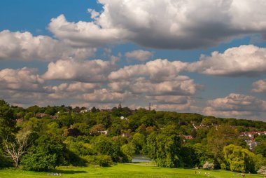 Yer alan dağ köyünün güzel panoramik manzarası