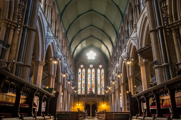 O interior da igreja de St Mary Abbot em Kensington High Street — Fotografia de Stock