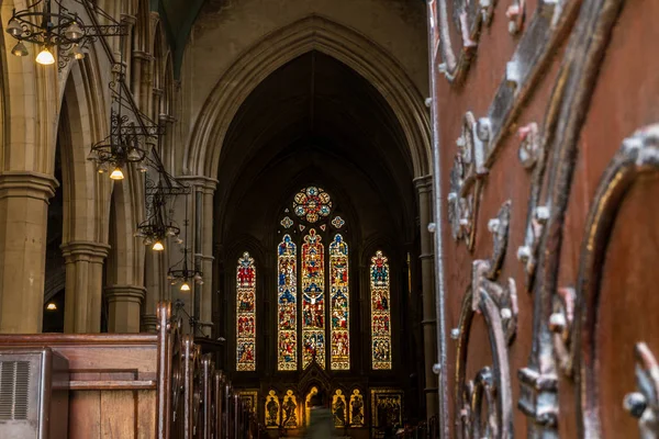 O interior da igreja de St Mary Abbot em Kensington High Street — Fotografia de Stock