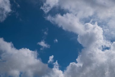 Güzel fırtına bulutlar, güzel bulutlu gökyüzü.