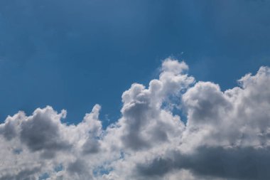 Güzel fırtına bulutlar, güzel bulutlu gökyüzü.