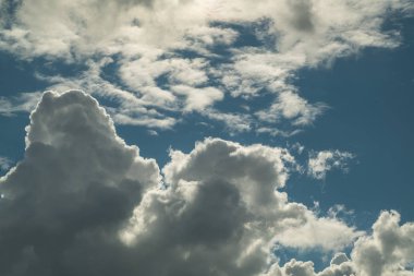 Güzel fırtına bulutlar, güzel bulutlu gökyüzü.