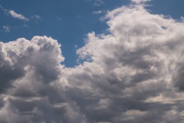 Güzel fırtına bulutlar, güzel bulutlu gökyüzü.