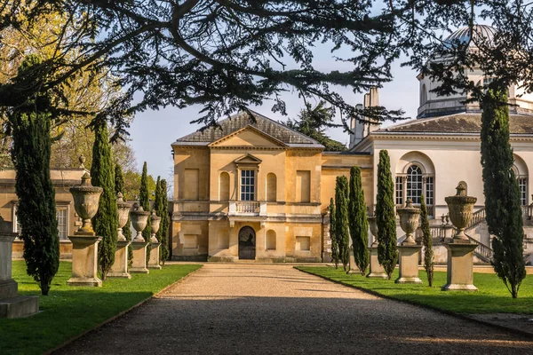 W tylnej części domu Chiswick na zachodnim Londynie, w Wielkiej Brytanii. Dom Chiswick — Zdjęcie stockowe