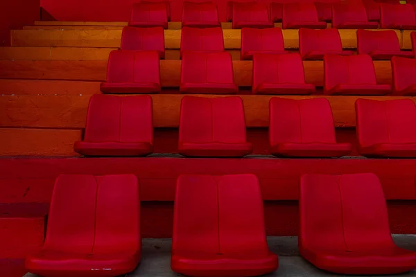 空の赤い座席円形劇場の背景 — ストック写真