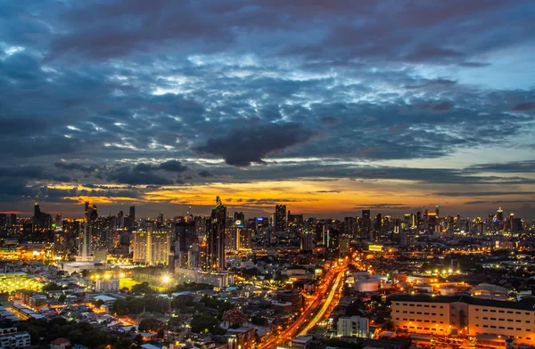 Sky view of Bangkok with skyscrapers in the business district in — Stock Photo, Image