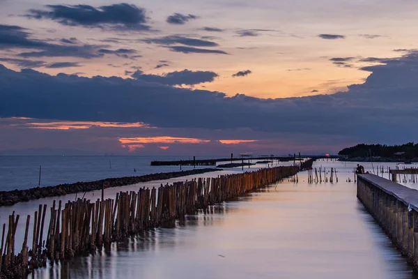 Bang Khun Thian se akşam yürüyüş Köprüsü güzel