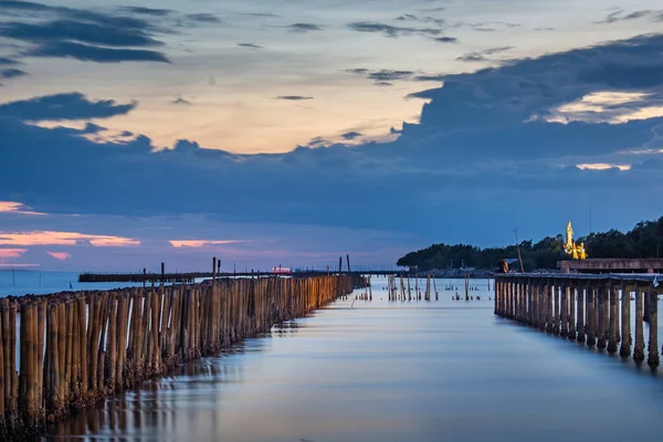 Bang Khun Thian se akşam yürüyüş Köprüsü güzel