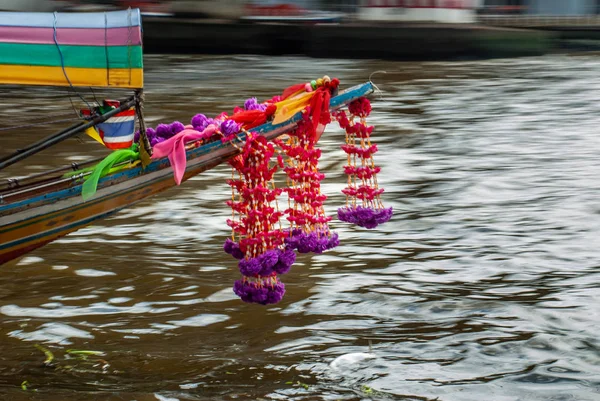 In front of the passenger ferryboat on the Chao Phraya River. Pa — Stock Photo, Image