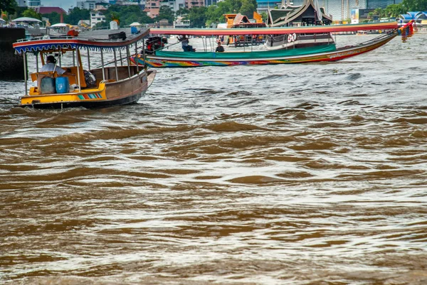 2 utas komphajó a Chao Phraya folyón. — Stock Fotó