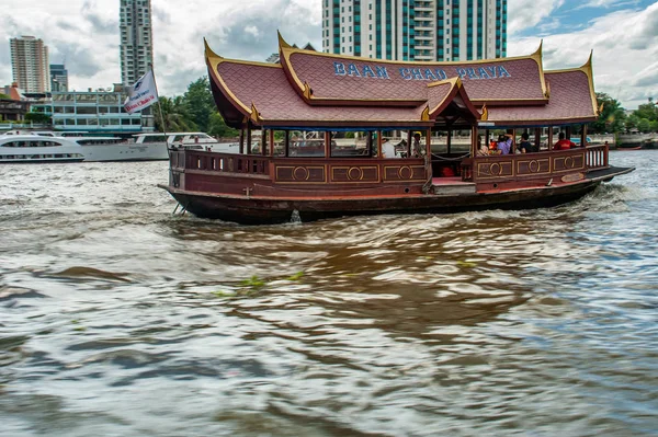 An ancient rice boat built for a shuttle boat for hotel traveler — Stock Photo, Image