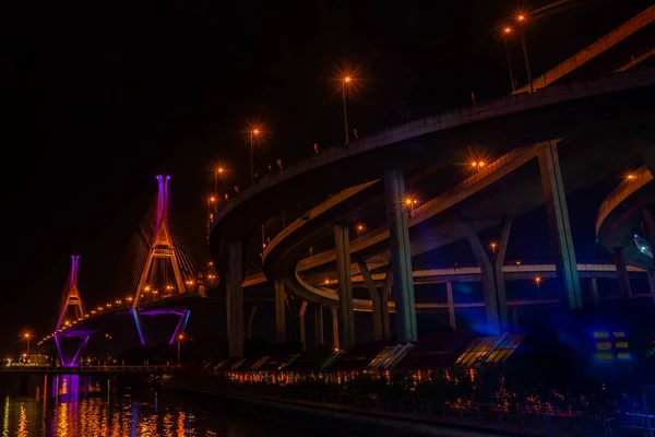 Ponte de Bhumibol de Cena Noturna, Bancoc, Tailândia — Fotografia de Stock