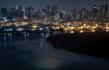 Bangkok şehrinin güzel manzarası, Chaopra boyunca Güzellik gökdelenler