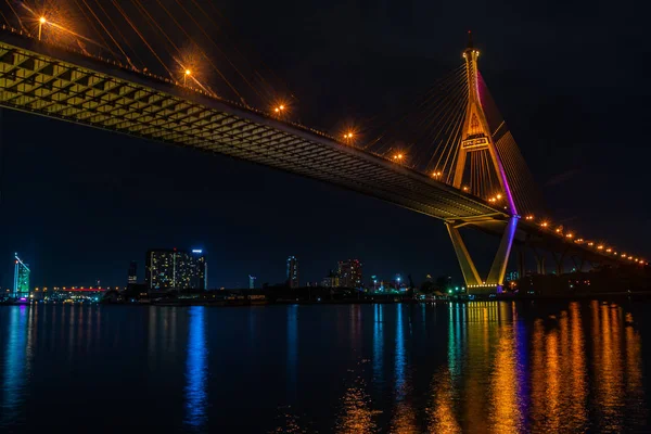 Night Scene Bhumibol Bridge, Bangkok, Thaimaa — kuvapankkivalokuva