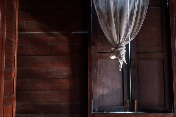 Fondo Texturizado Patrón Madera Ventana Cortinas Encaje Blanco Casa Tailandesa —  Fotos de Stock