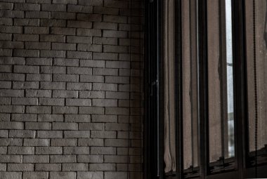 Güneş ışığı boş çatı katı tarzında parlıyor, boşluğu kopyala.