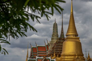 Bangkok, Tayland - 19 Haziran 2020 Wat Phra Kaew - Zümrüt Buda Tapınağı. Tayland 'daki en kutsal Budist tapınağıdır. Aynı zamanda Tayland' ın güçlü bir din sembolüdür..