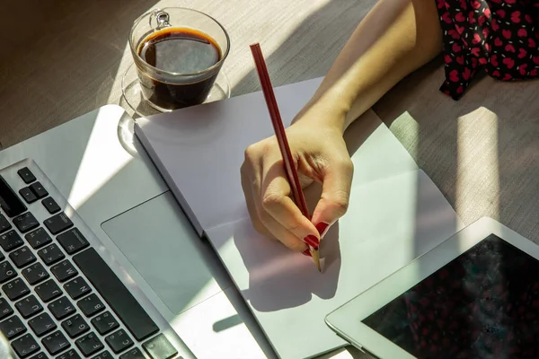 Mano Mujer Negocios Escribiendo Papel Puesto Trabajo Concepto Negocio —  Fotos de Stock