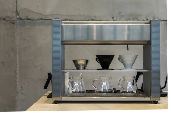 Automatisk Ackumulerande Dropp Kaffebryggare Hälla Över Kaffe Bättre Vitt Bord — Stockfoto