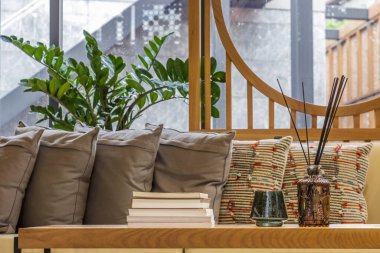 Bangkok, Tayland, 25 Temmuz 2020 oturma odası için rahat bir yer. Ortak alanda rahatlama alanı oluşturuluyor. Seçici odak.