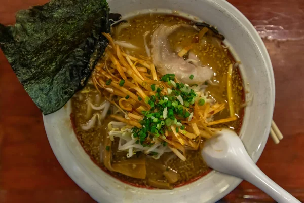 Japońska Zupa Ramen Serwowane Chashu Wieprzowiny Japońskie Pędy Bambusa Kiełki — Zdjęcie stockowe