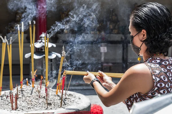 Asian Woman Wearing Medical Mask Protect Infection Virus Burning Incense — Stock Photo, Image