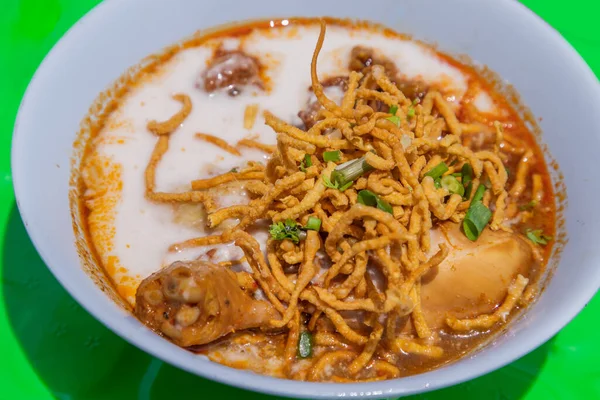 Receita Tradicional Khao Soi Sopa Macarrão Curried Estilo Tailandês Com — Fotografia de Stock