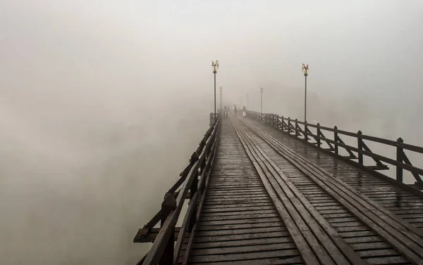 Mon Houten Brug Ochtend Mist Naar Beneden Sangkhla Buri Kanchanaburi — Stockfoto