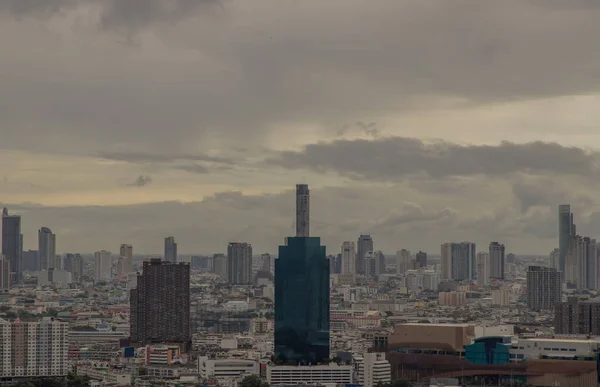 Bangkok Śródmieścia Miasta Drapaczami Chmur Godzinach Wieczornych Nadają Miastu Nowoczesny — Zdjęcie stockowe