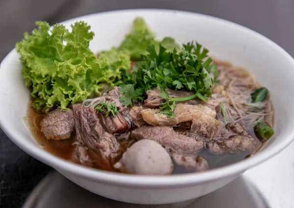 Thais Rundvlees Heldere Soep Witte Rijst Noodle Vermicelli Met Gevlochten — Stockfoto