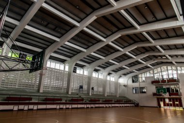 Bangkok, Tayland - 04 Ekim 2020 boş basketbol salonu. Bir basketbol salonunun içi. Boşluğu kopyala, Seçici odak.