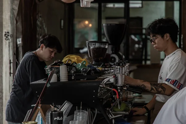 Chiangmai Thaiföld Sep 2020 Barista Kávéfőző Kávéfőző Kávéfőző Gép Kávézó — Stock Fotó