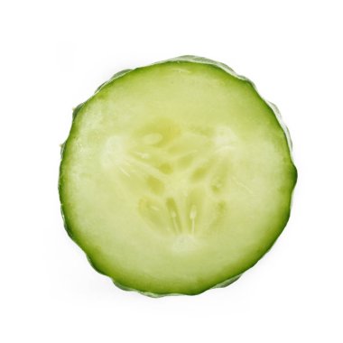 Salatalık beyaz arka plan üzerinde izole parçası