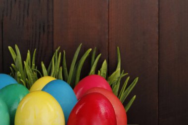 Renkli yumurtaların yakın çekim, Paskalya arka plan