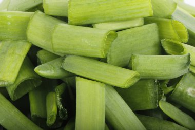 Dilimlenmiş yeşil soğan, gıda arka plan Closeup 