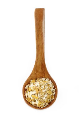 Beyaz arka planda izole baharatlar ile ahşap kaşık Closeup 
