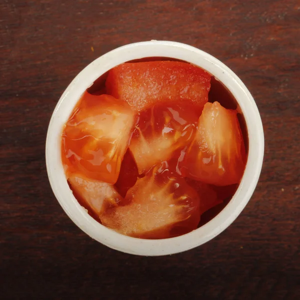 Nahaufnahme Von Tomaten Auf Dunklem Hintergrund — Stockfoto