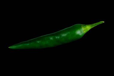 Siyah arka planda biber yakın çekim 