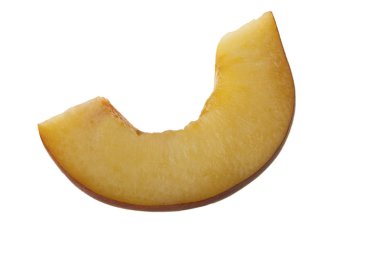 Olgun şeftali izole üzerinde beyaz arka plan dilimlenmiş