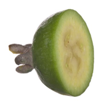 Taze feijoa beyaz arka plan üzerinde izole 