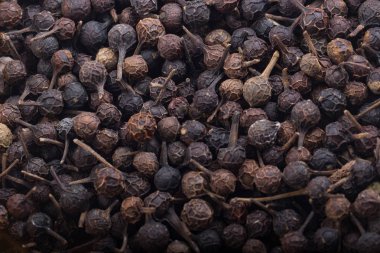 Kuru cubeba tohumları, baharat arka plan Closeup